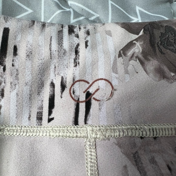 CALIA size medium capri leggings - Picture 8 of 8